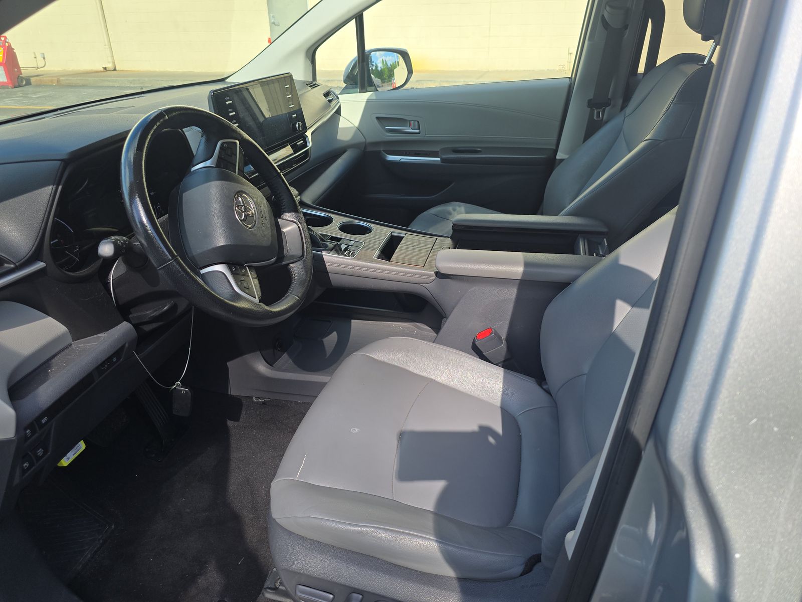 2021 Toyota Sienna XLE FWD