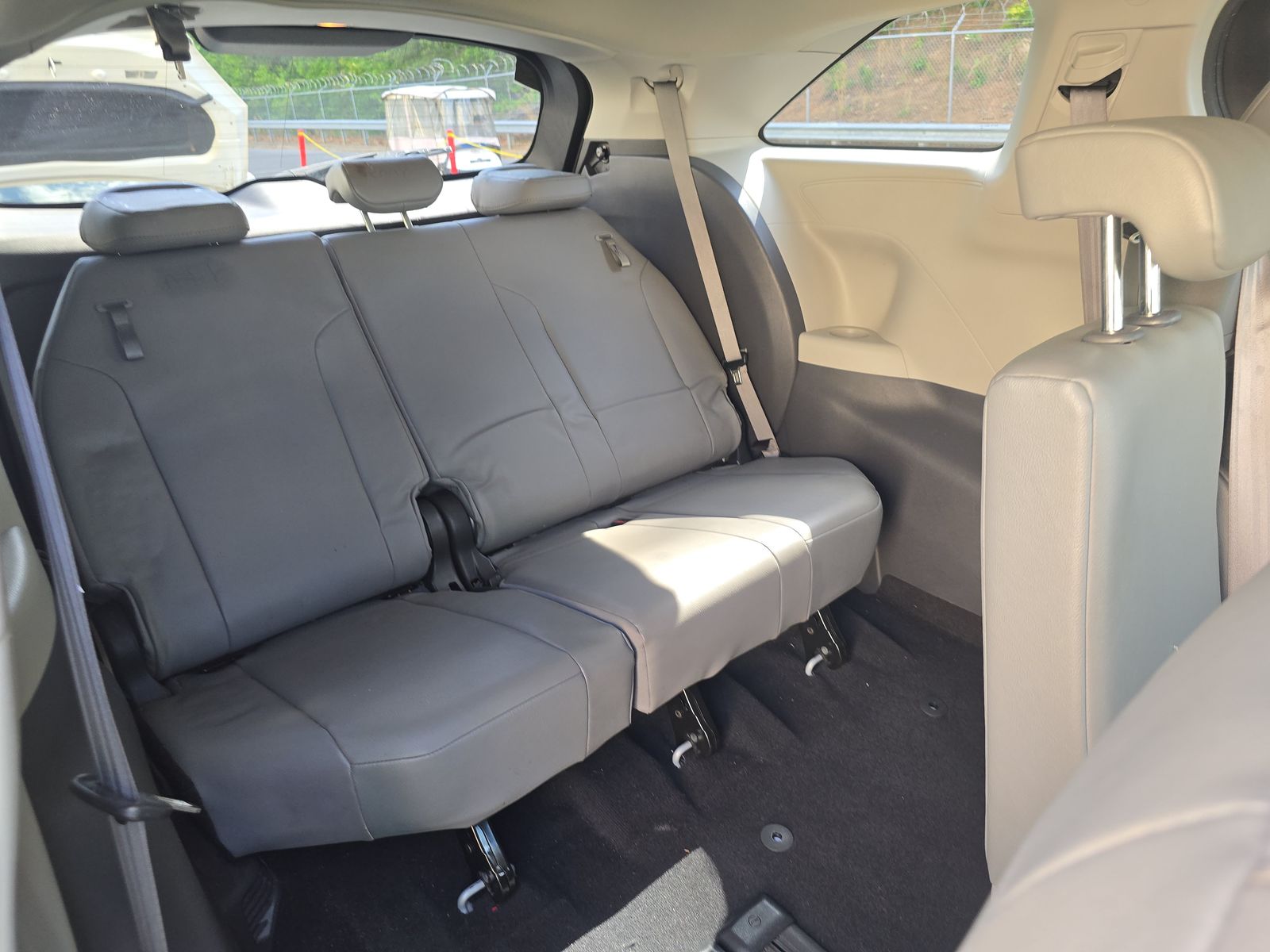 2021 Toyota Sienna XLE FWD