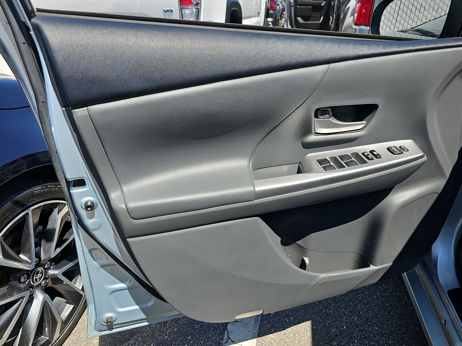 2013 Toyota Prius v Five FWD