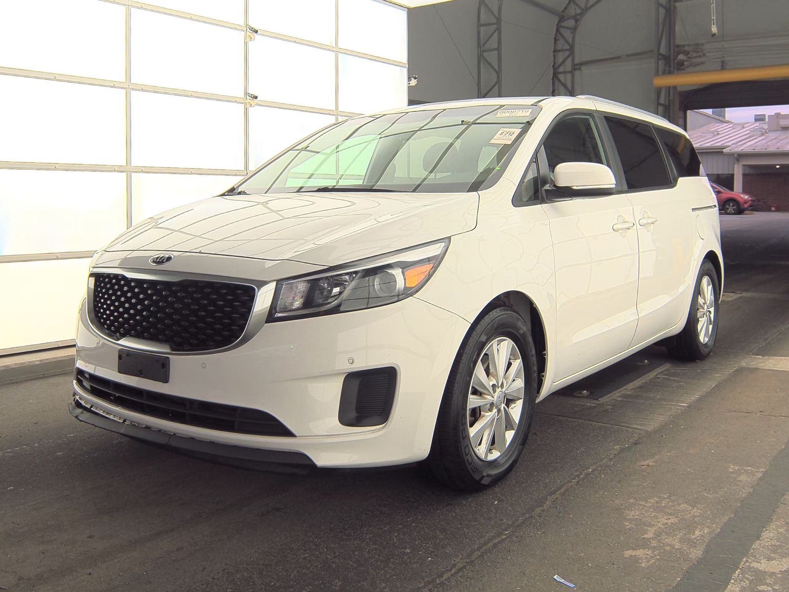 High-quality used cars Kia Sedona. Only Clean Title!