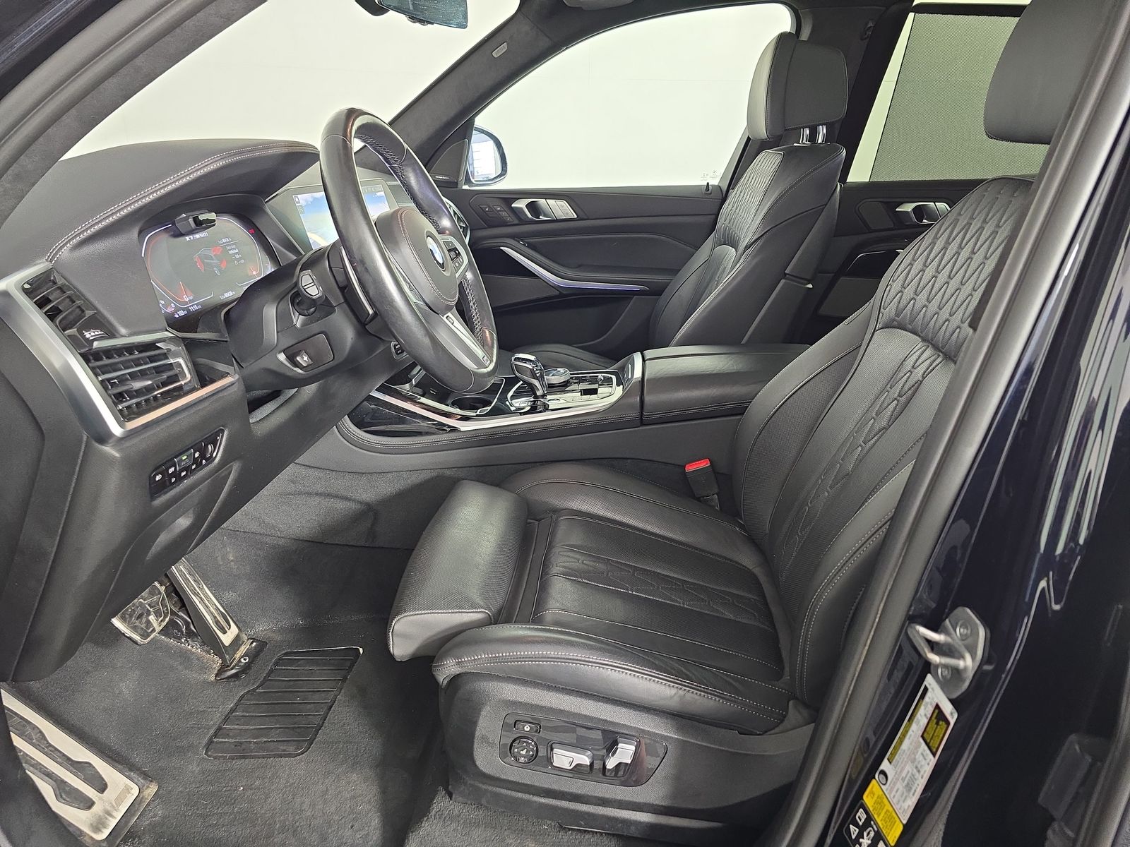 2022 BMW X7 M50i AWD