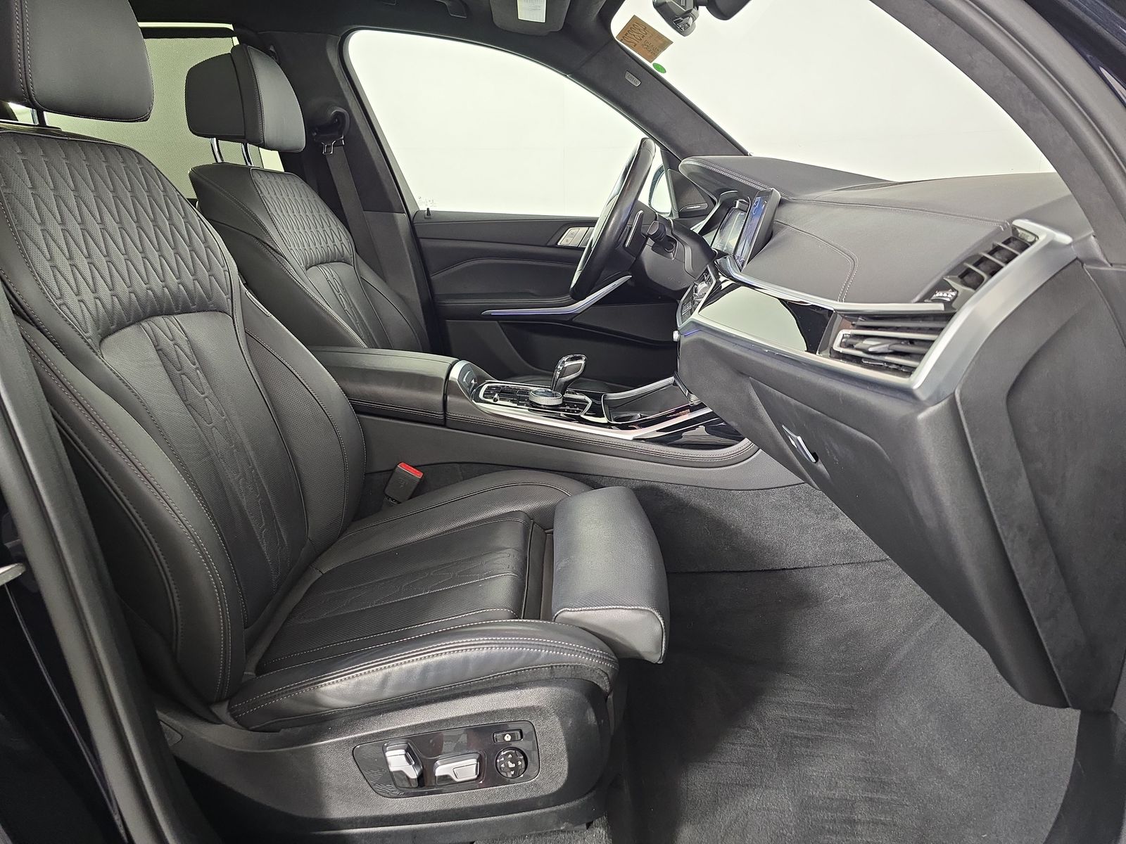2022 BMW X7 M50i AWD