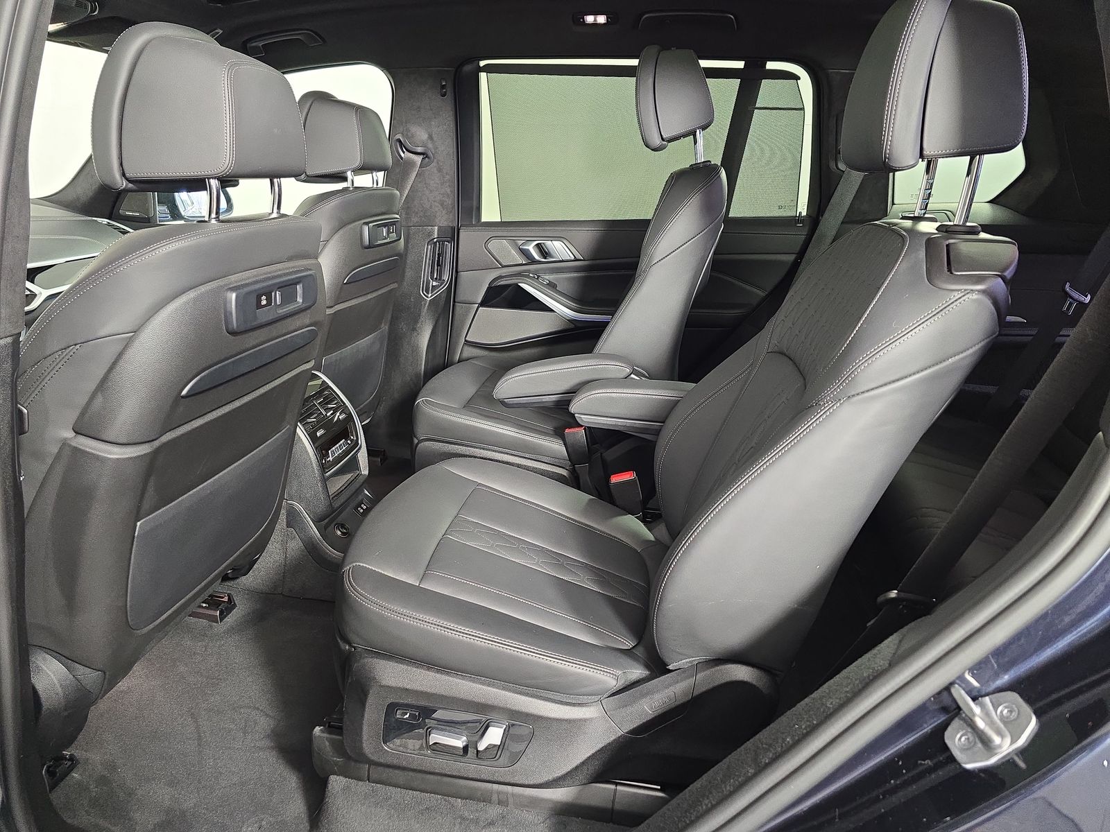 2022 BMW X7 M50i AWD