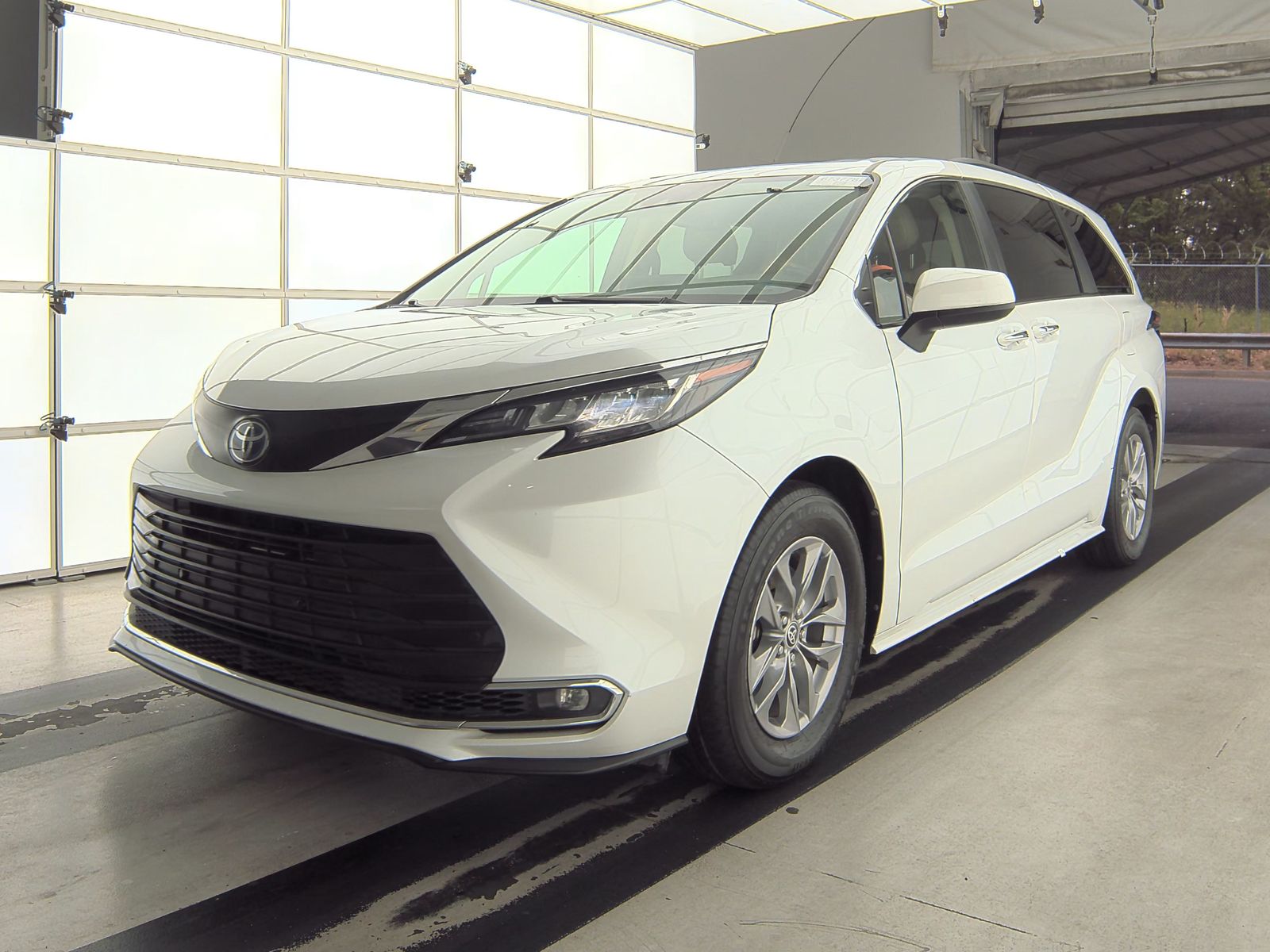 2022 Toyota Sienna XLE FWD