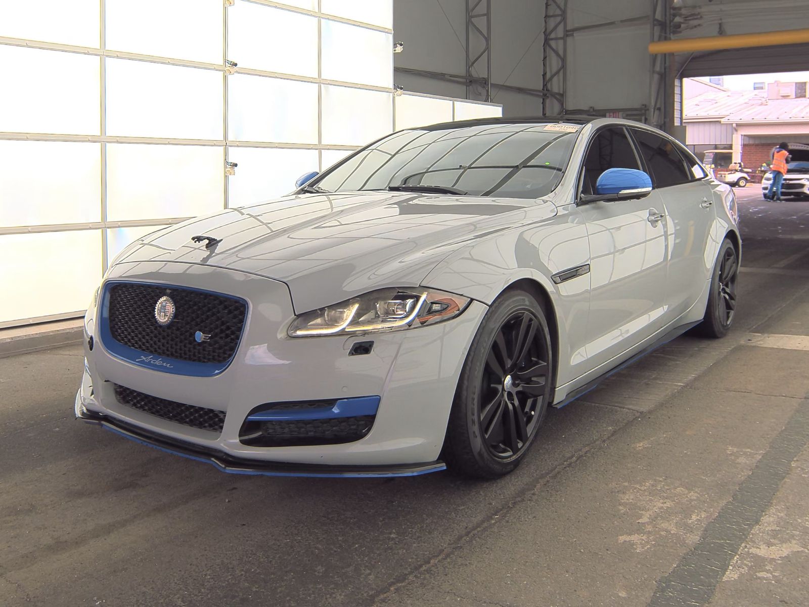 Jaguar XJ