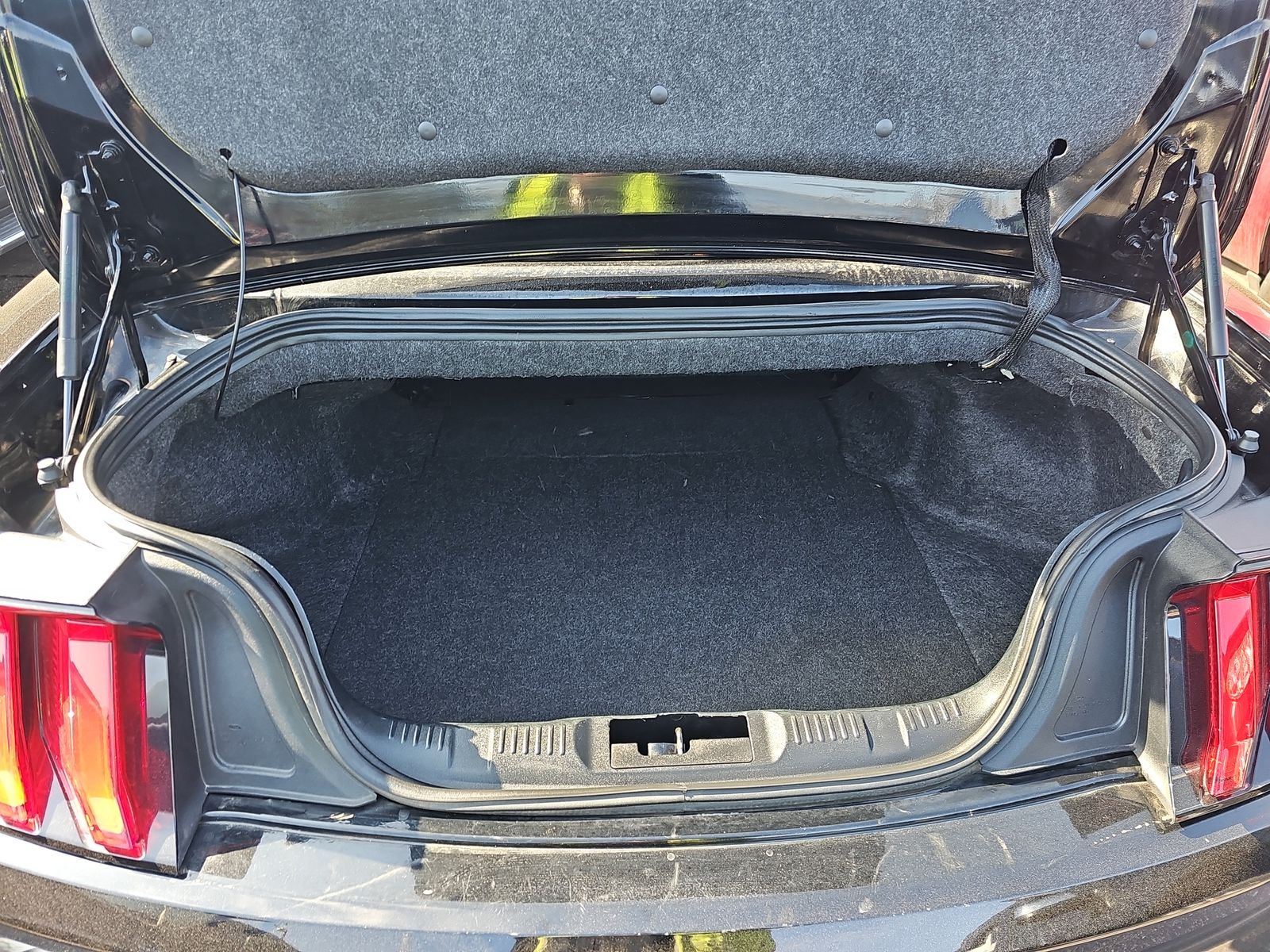 2022 Ford Mustang EcoBoost Premium RWD