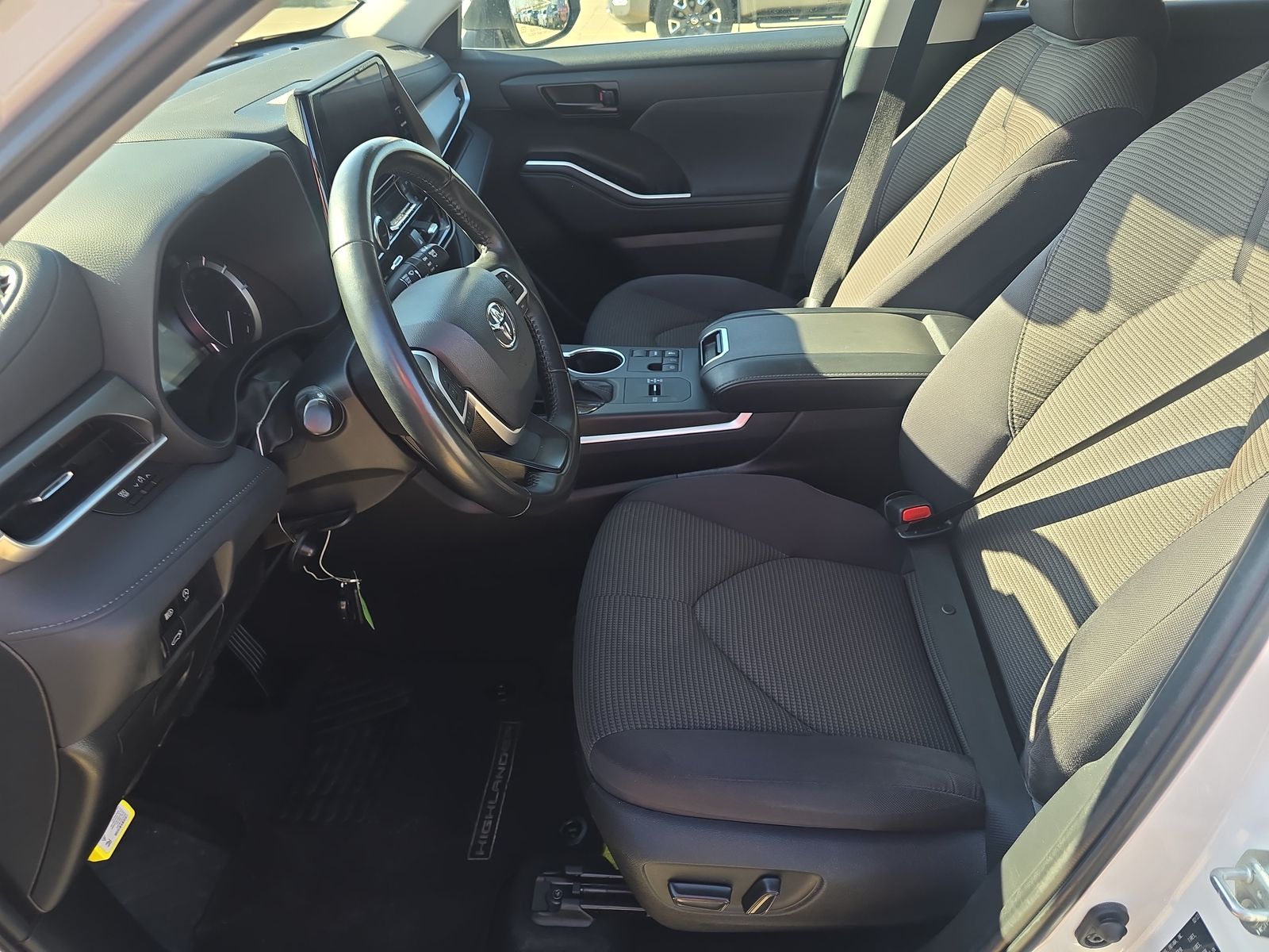 2023 Toyota Highlander LE FWD