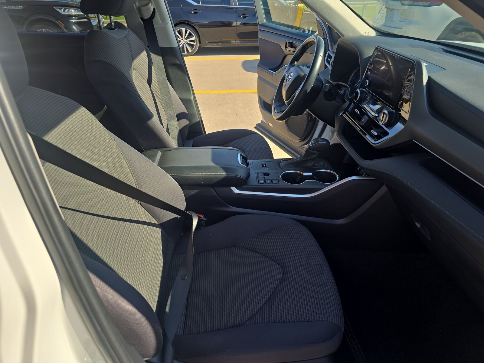 2023 Toyota Highlander LE FWD