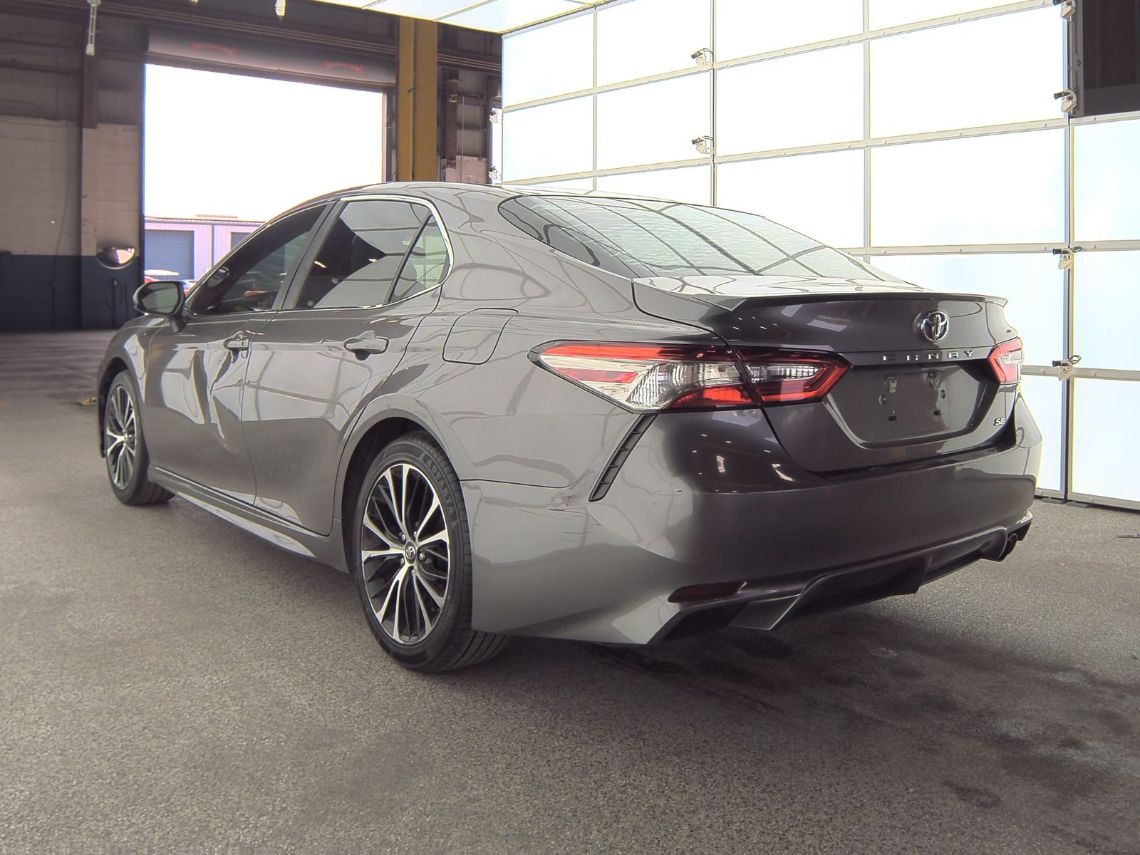 2018 Toyota Camry SE FWD