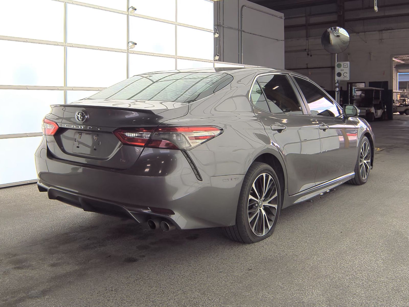 2018 Toyota Camry SE FWD