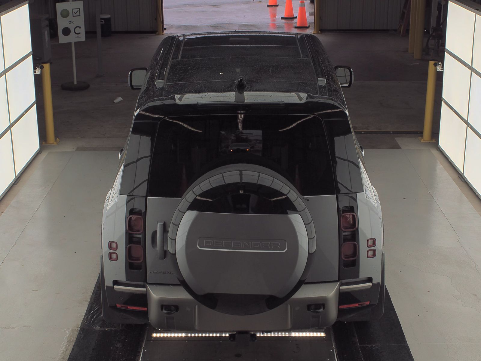 2024 Land Rover Defender 130 X-Dynamic SE AWD