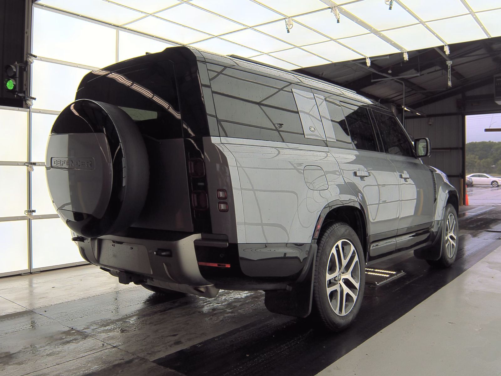 2024 Land Rover Defender 130 X-Dynamic SE AWD