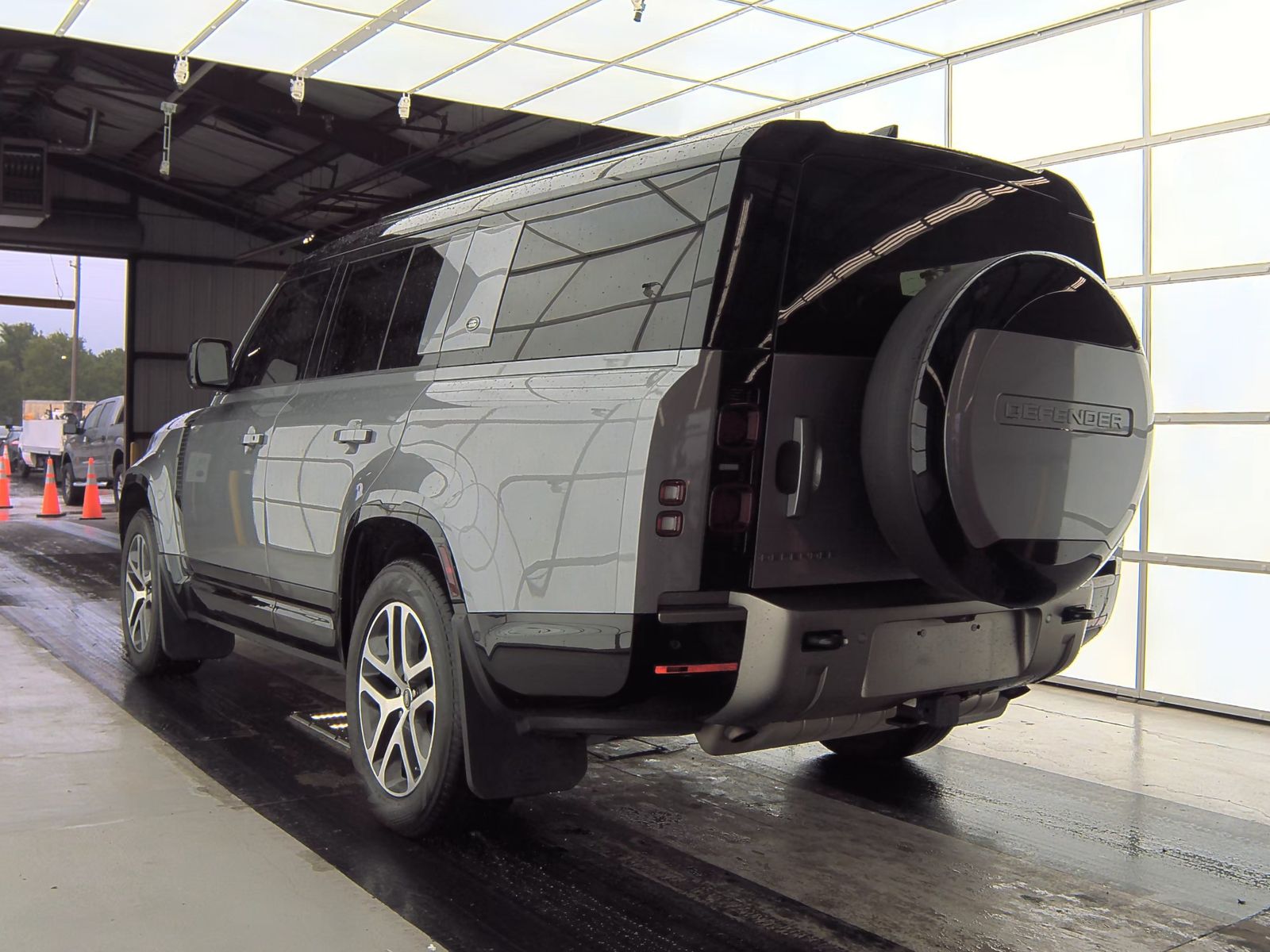 2024 Land Rover Defender 130 X-Dynamic SE AWD