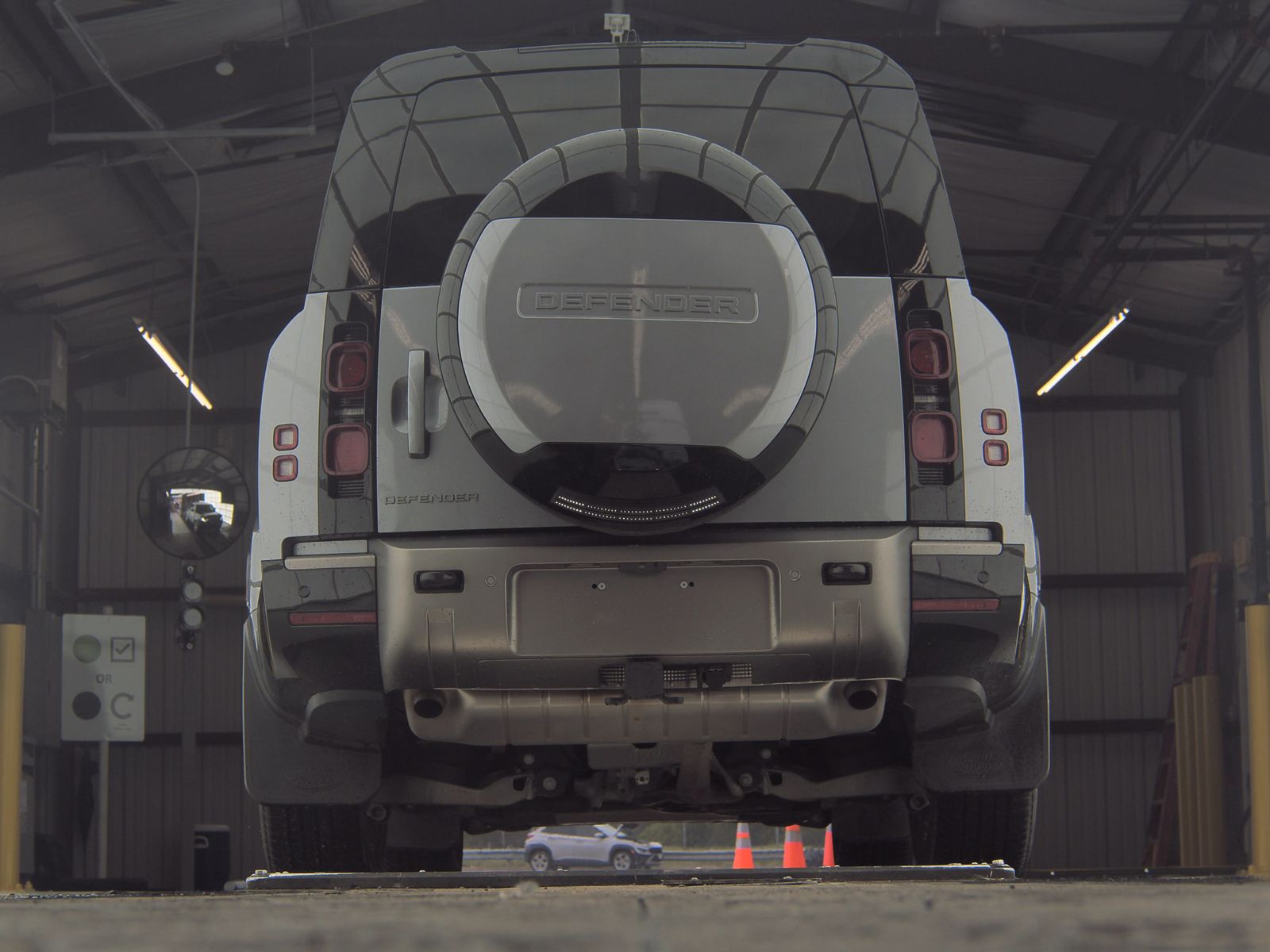 2024 Land Rover Defender 130 X-Dynamic SE AWD