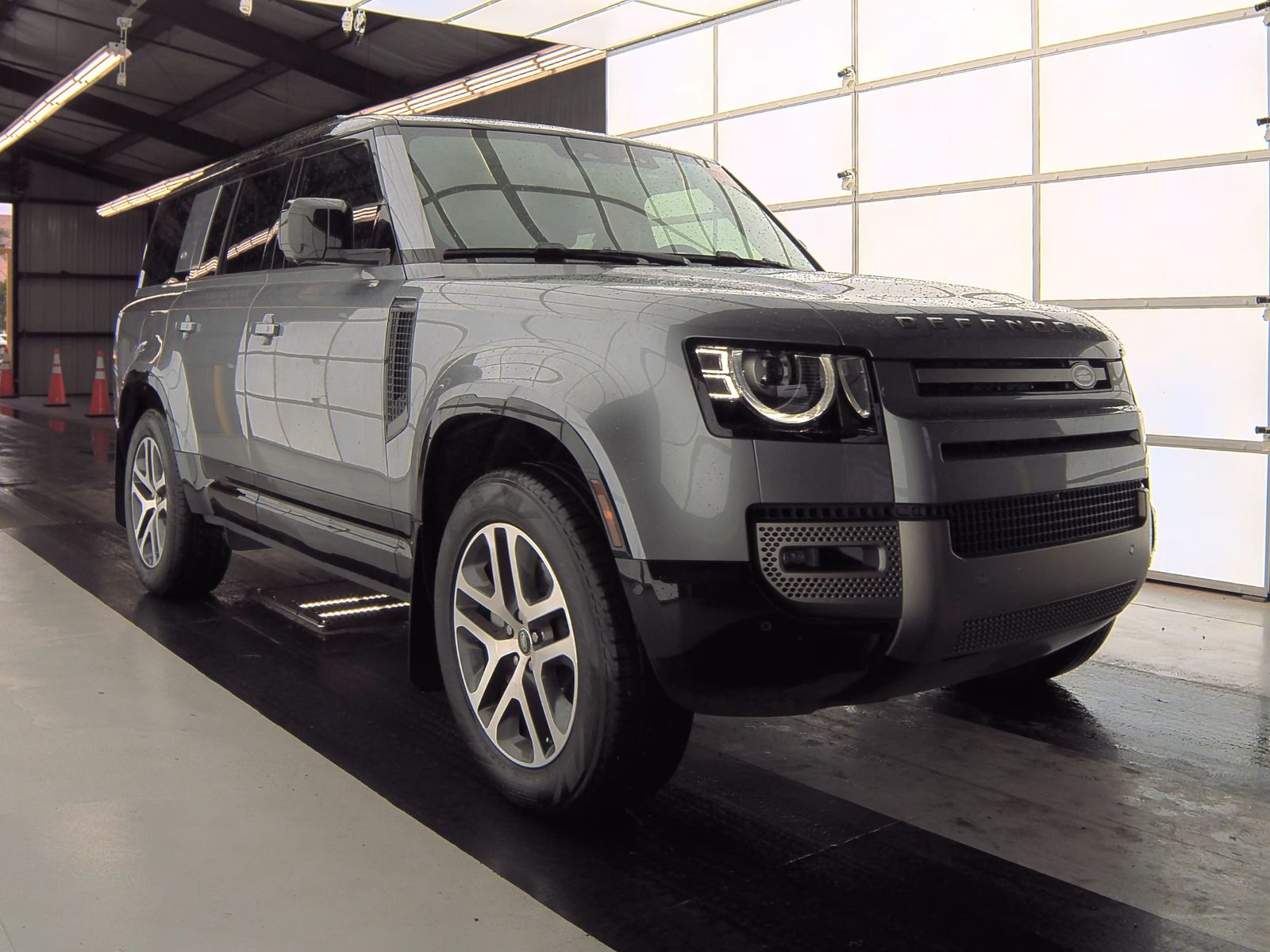 2024 Land Rover Defender 130 X-Dynamic SE AWD