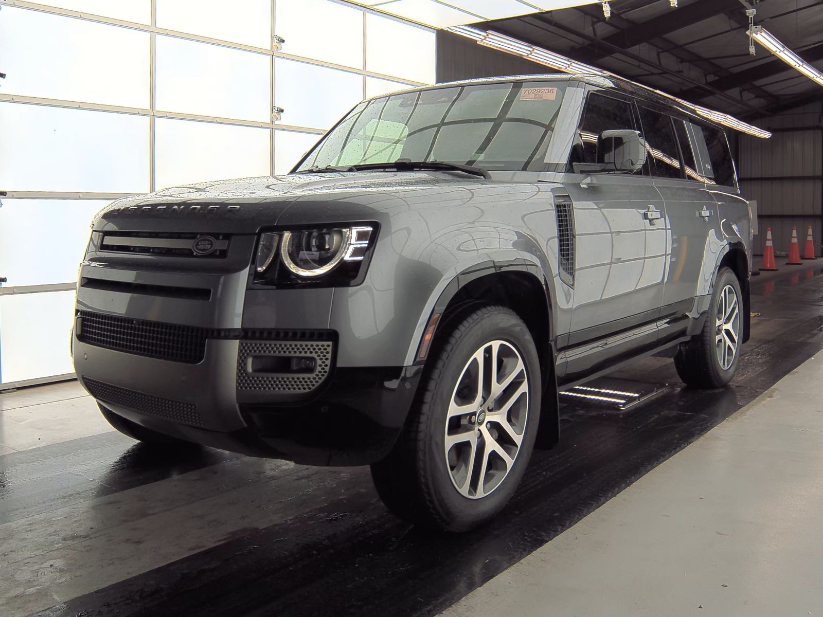 2024 Land Rover Defender 130 X-Dynamic SE AWD