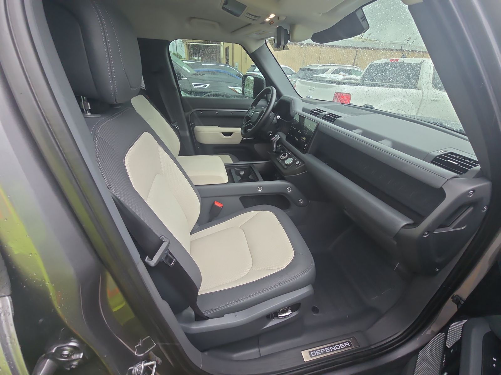 2024 Land Rover Defender 130 X-Dynamic SE AWD
