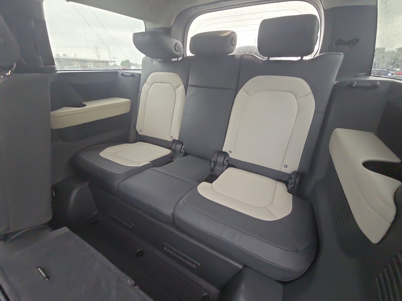 2024 Land Rover Defender 130 X-Dynamic SE AWD