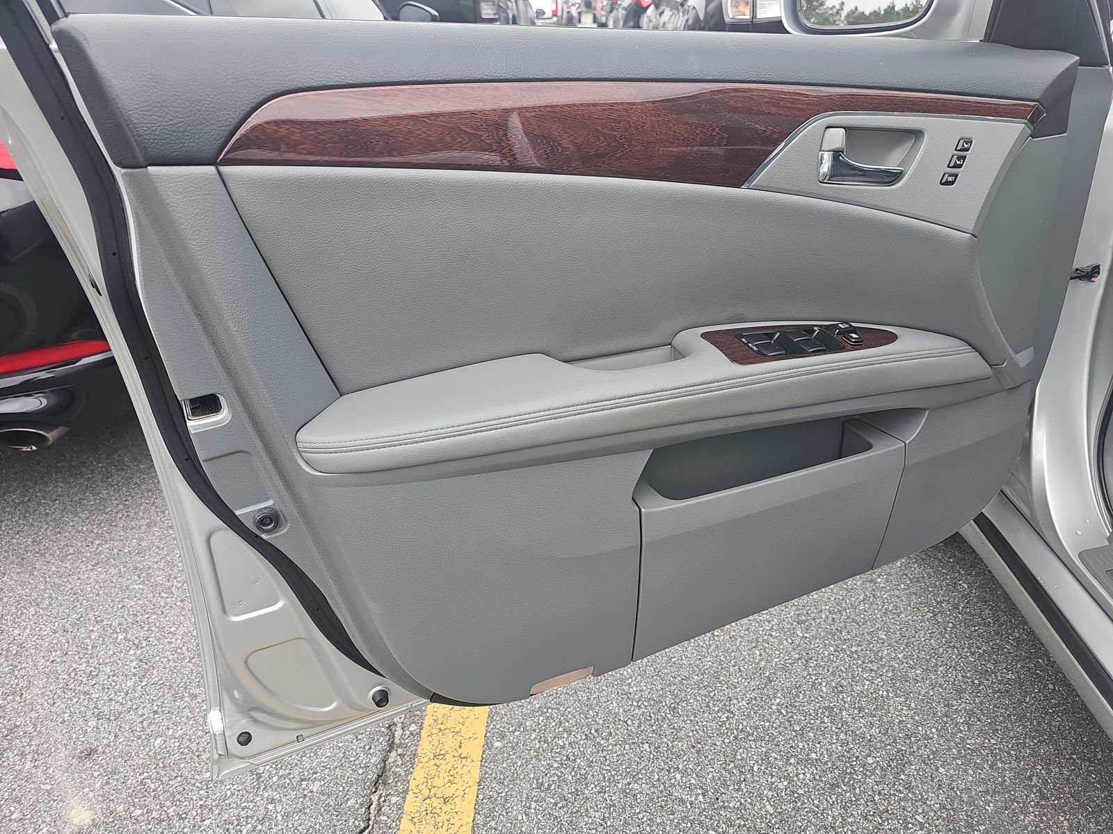 2010 Toyota Avalon XLS FWD