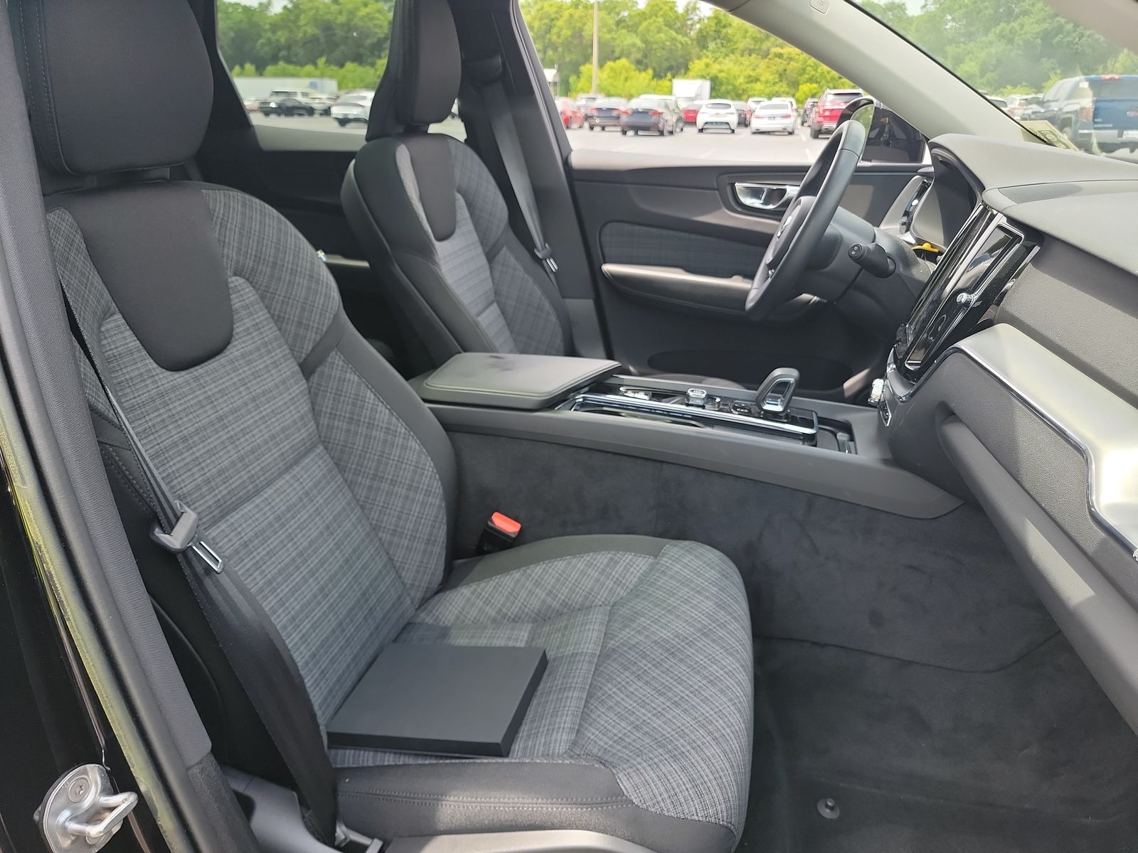 2022 Volvo XC60 B5 Momentum AWD