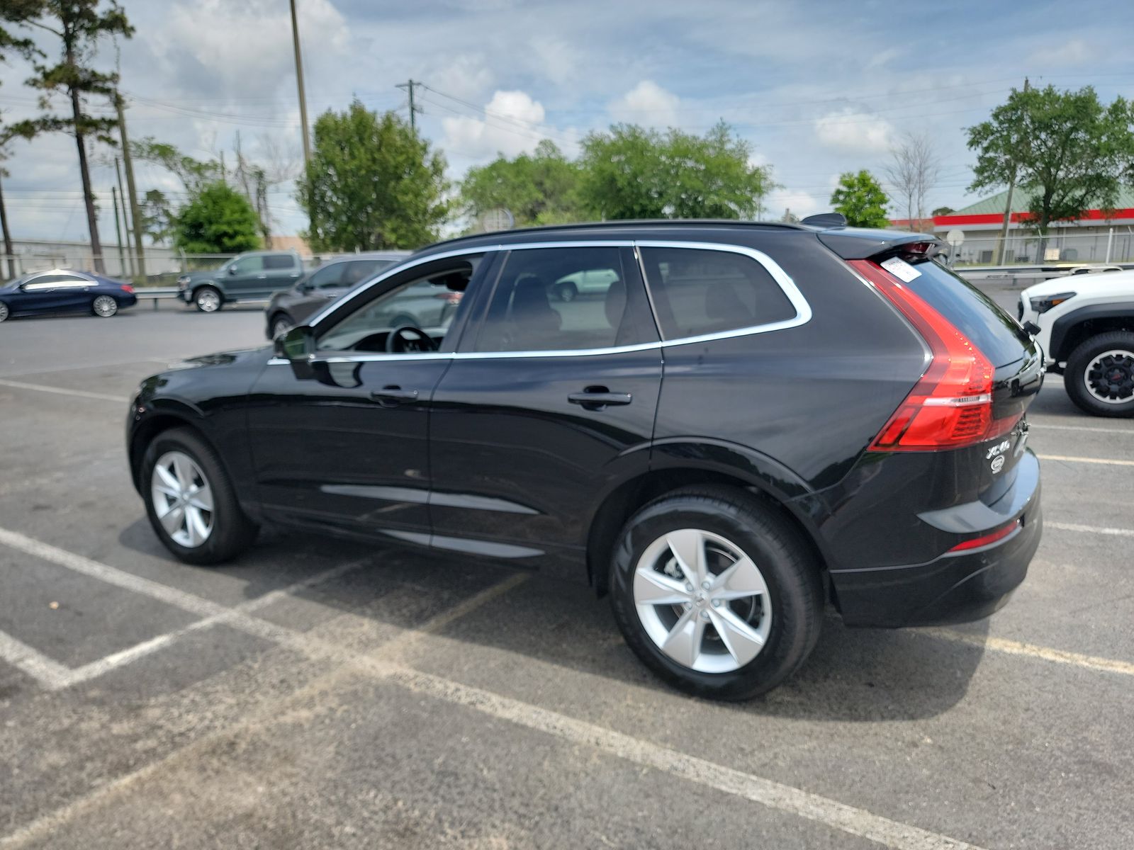 2022 Volvo XC60 B5 Momentum AWD
