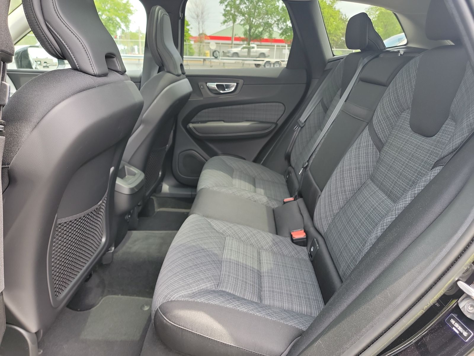 2022 Volvo XC60 B5 Momentum AWD