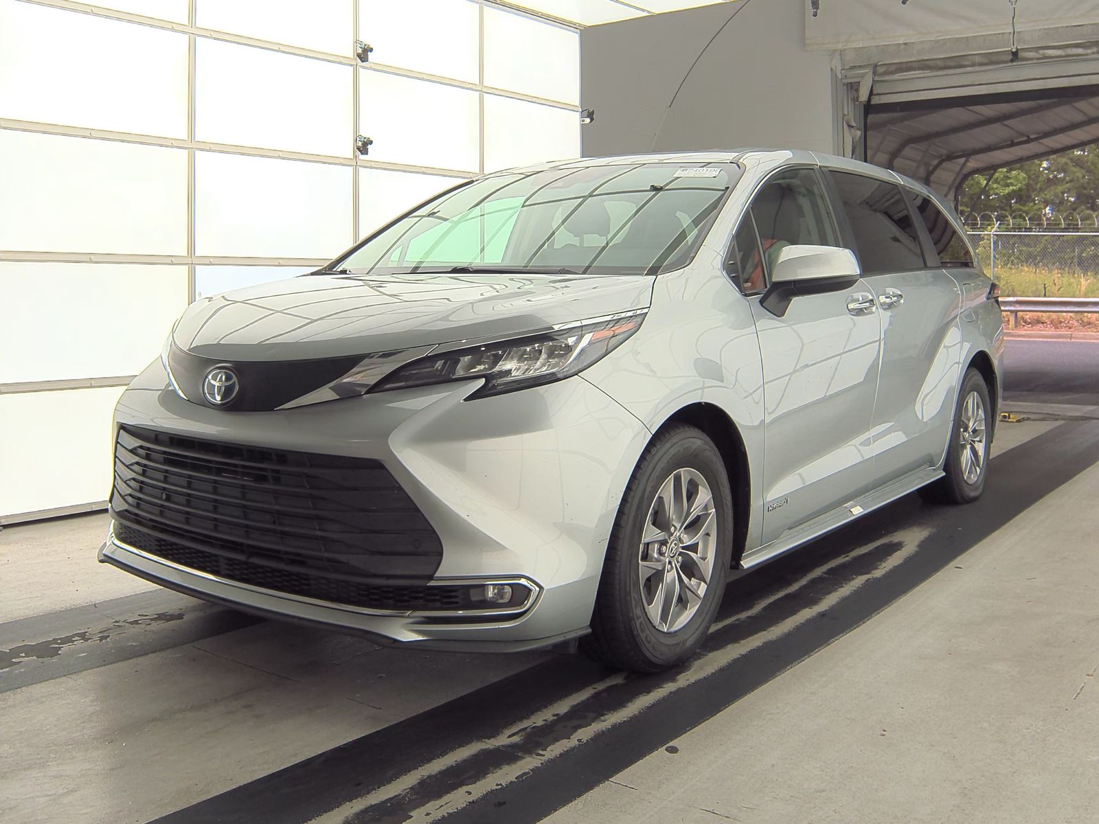 2021 Toyota Sienna XLE FWD