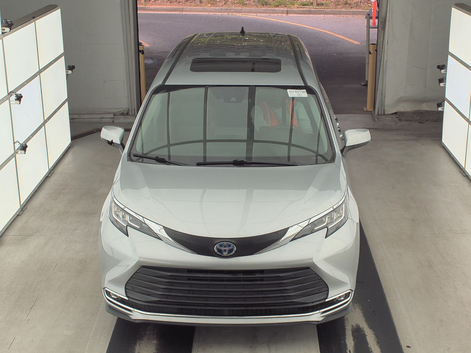 2021 Toyota Sienna XLE FWD