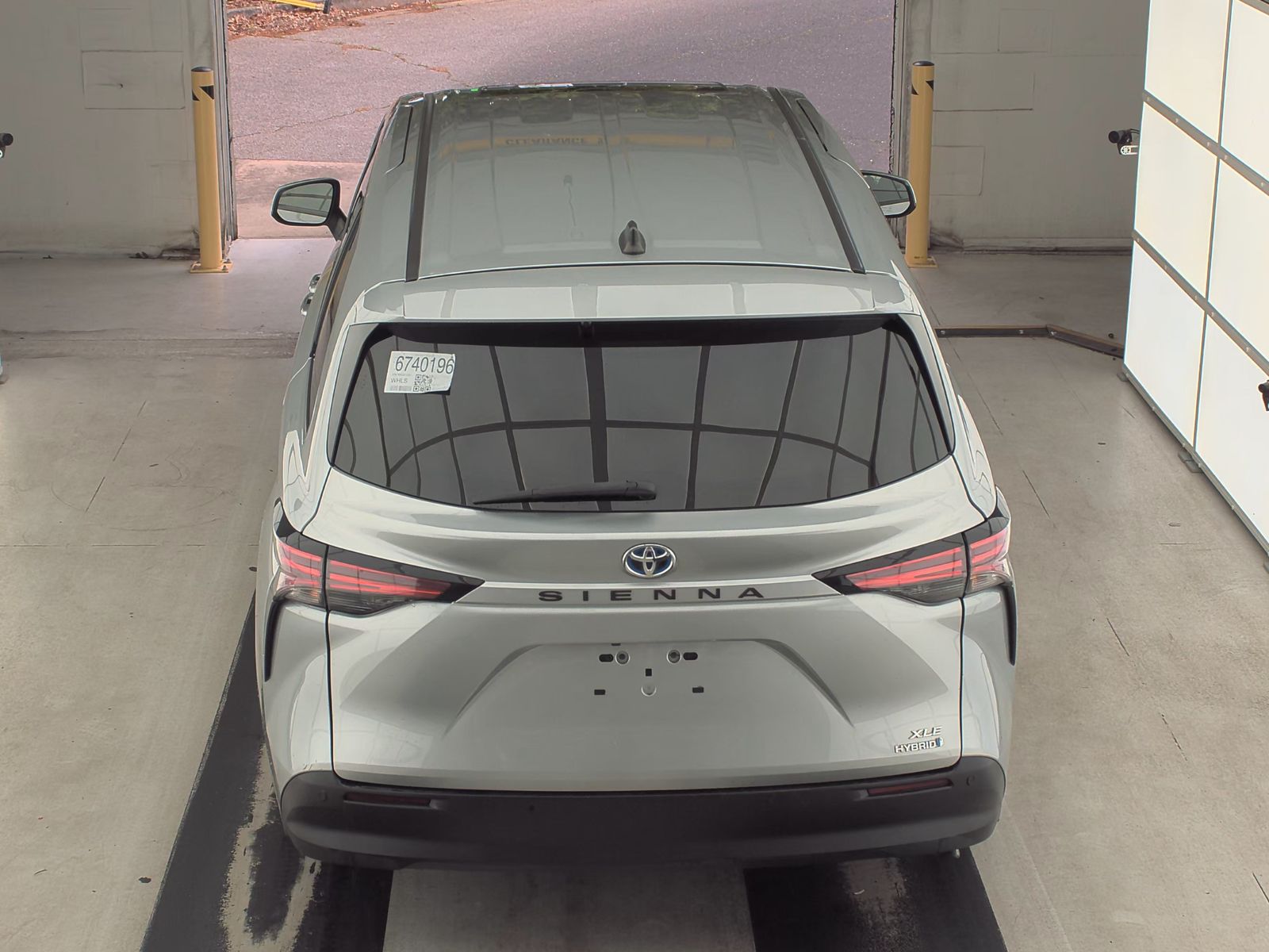 2021 Toyota Sienna XLE FWD