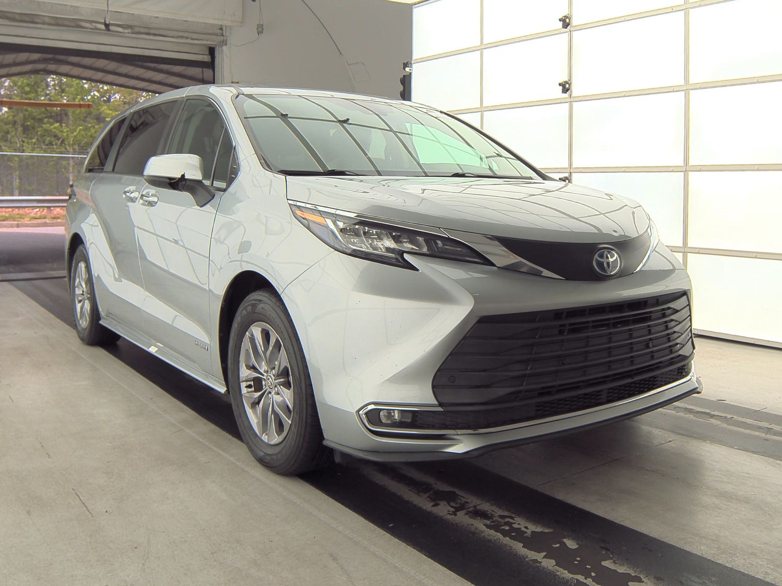 2021 Toyota Sienna XLE FWD