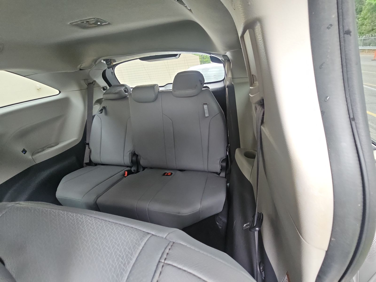 2021 Toyota Sienna XLE FWD