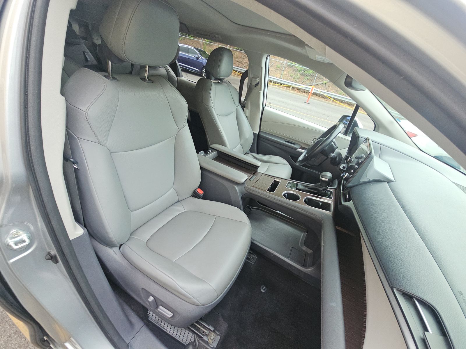2021 Toyota Sienna XLE FWD