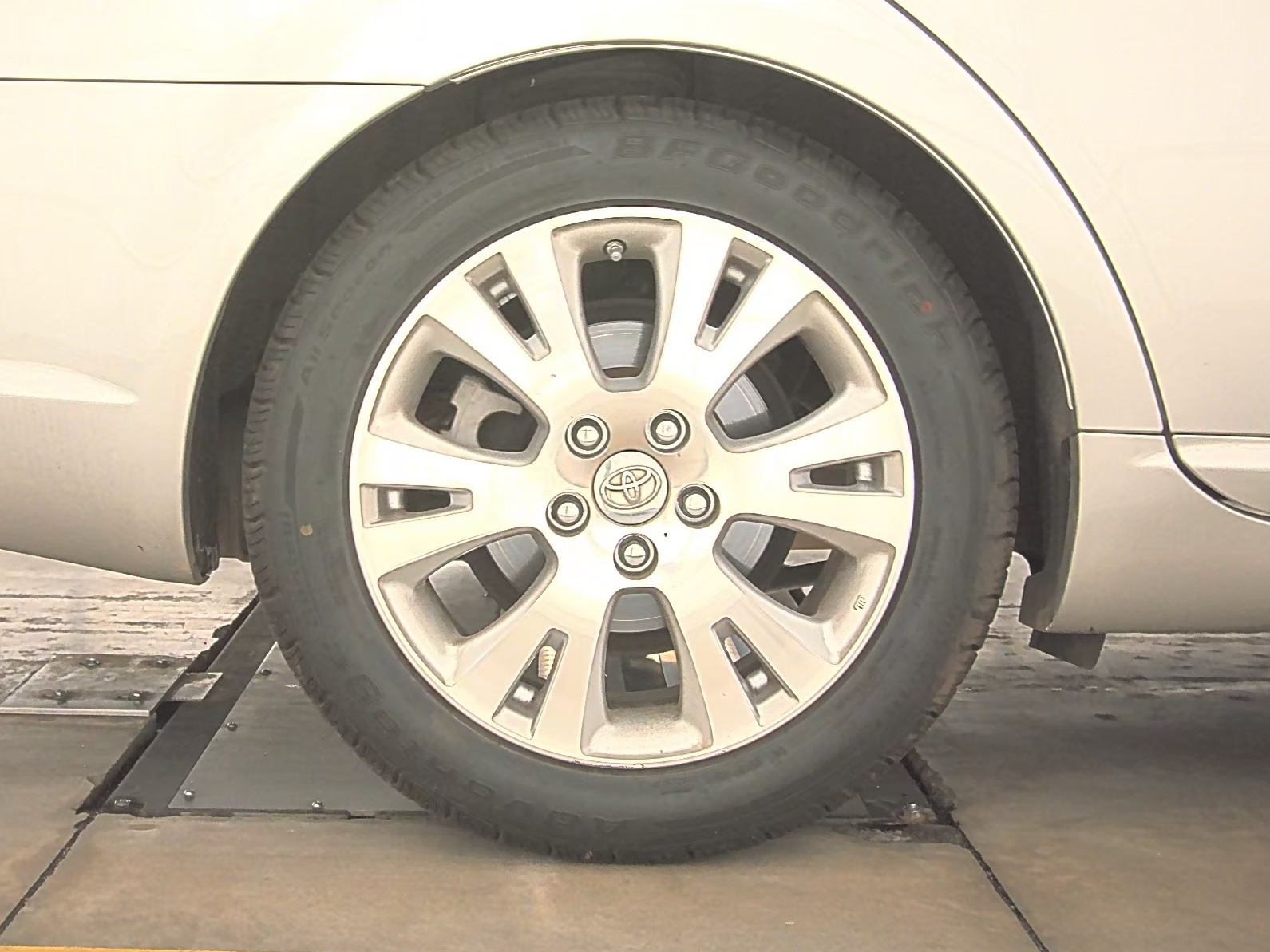 2010 Toyota Avalon XLS FWD