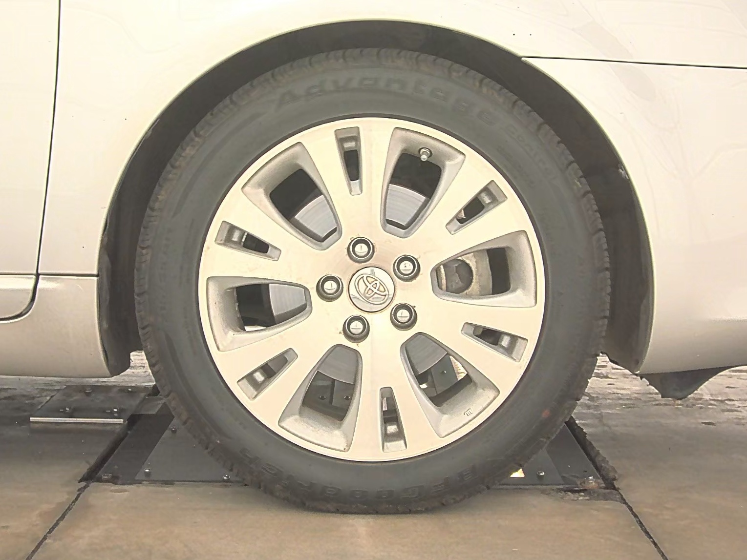 2010 Toyota Avalon XLS FWD