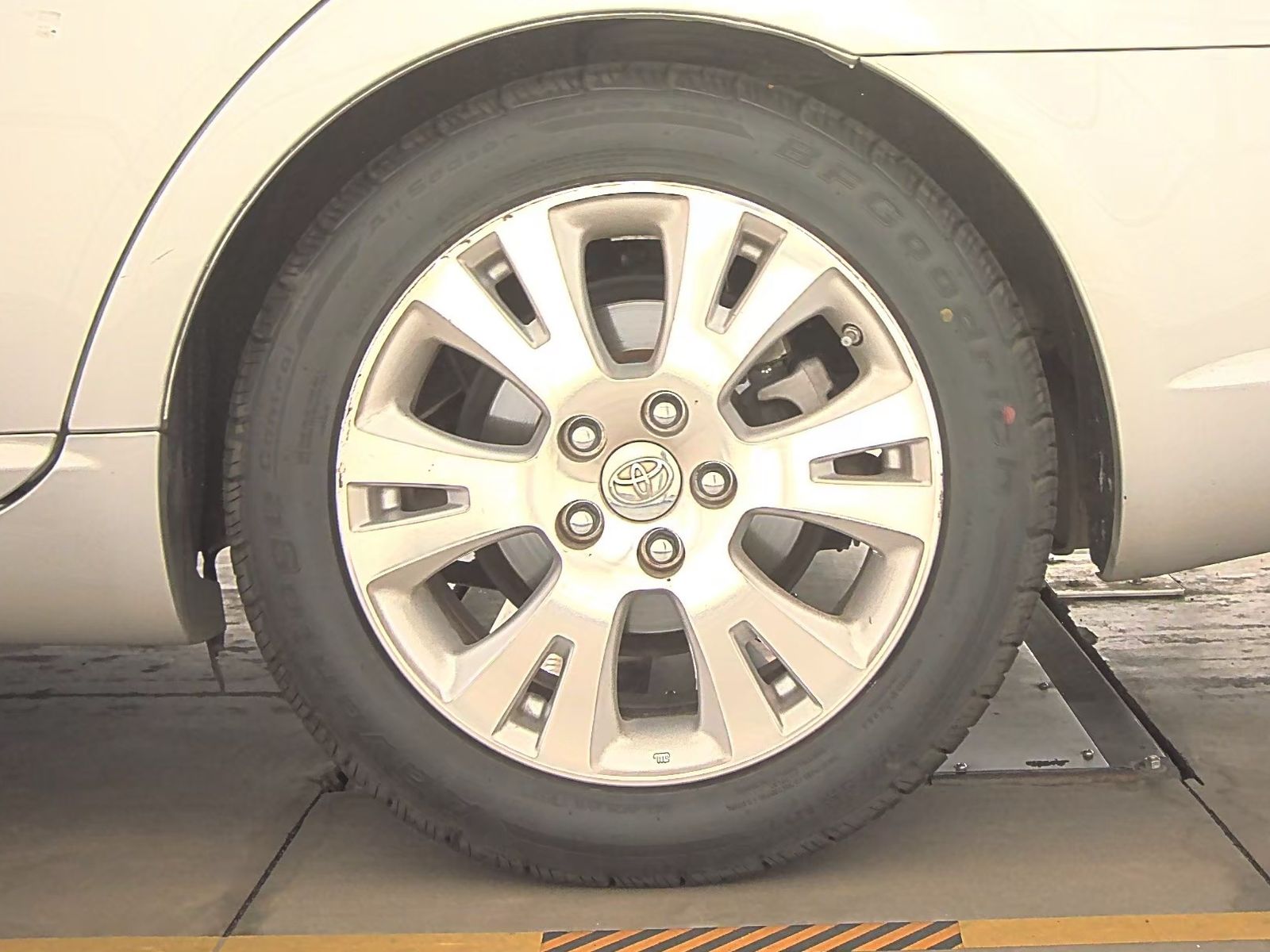 2010 Toyota Avalon XLS FWD