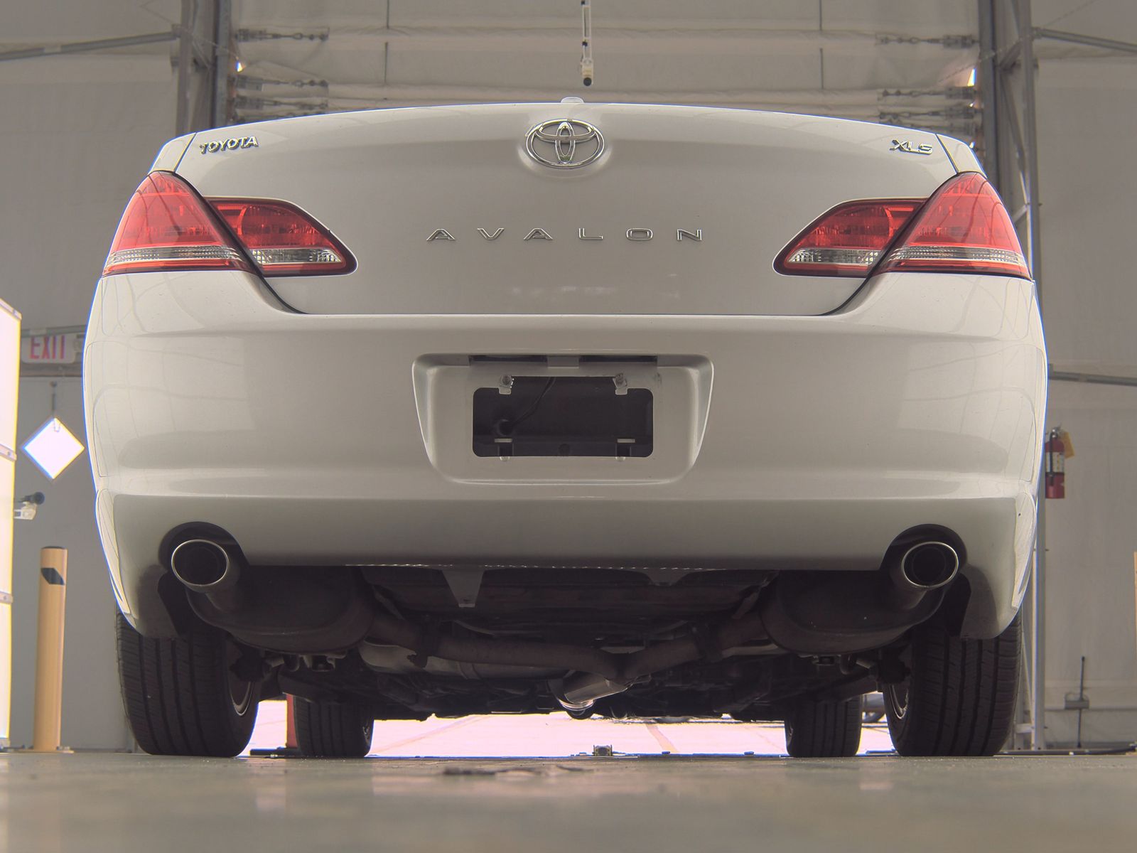 2010 Toyota Avalon XLS FWD