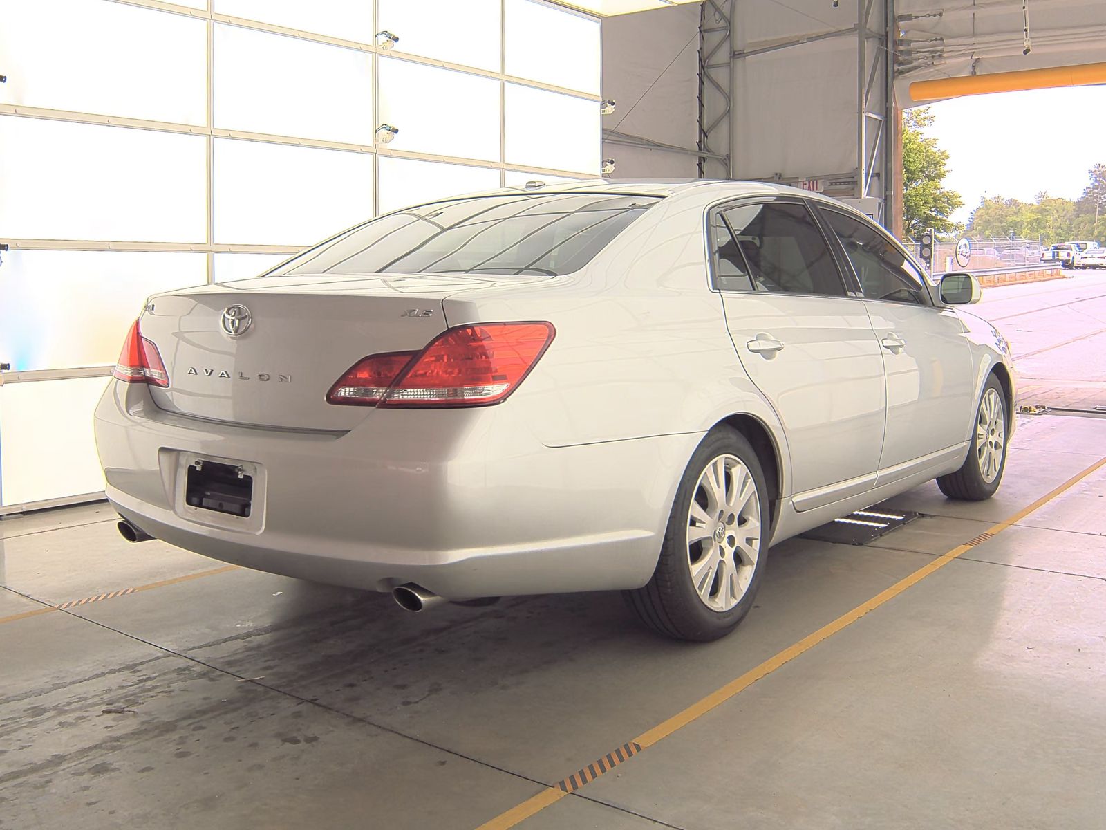 2010 Toyota Avalon XLS FWD