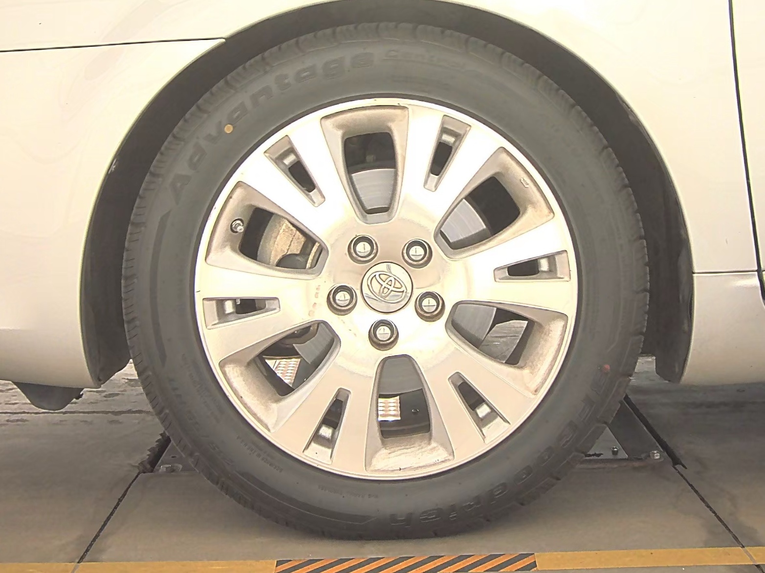 2010 Toyota Avalon XLS FWD