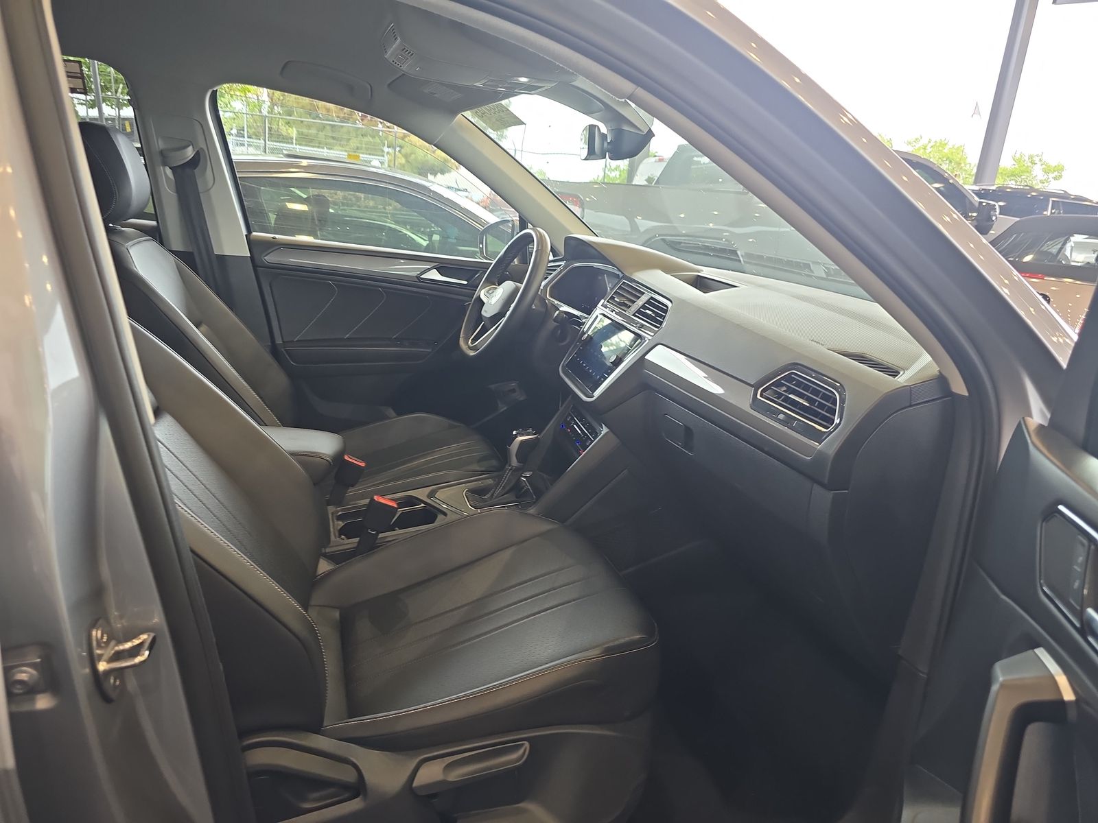 2024 Volkswagen Tiguan 2.0T SE FWD