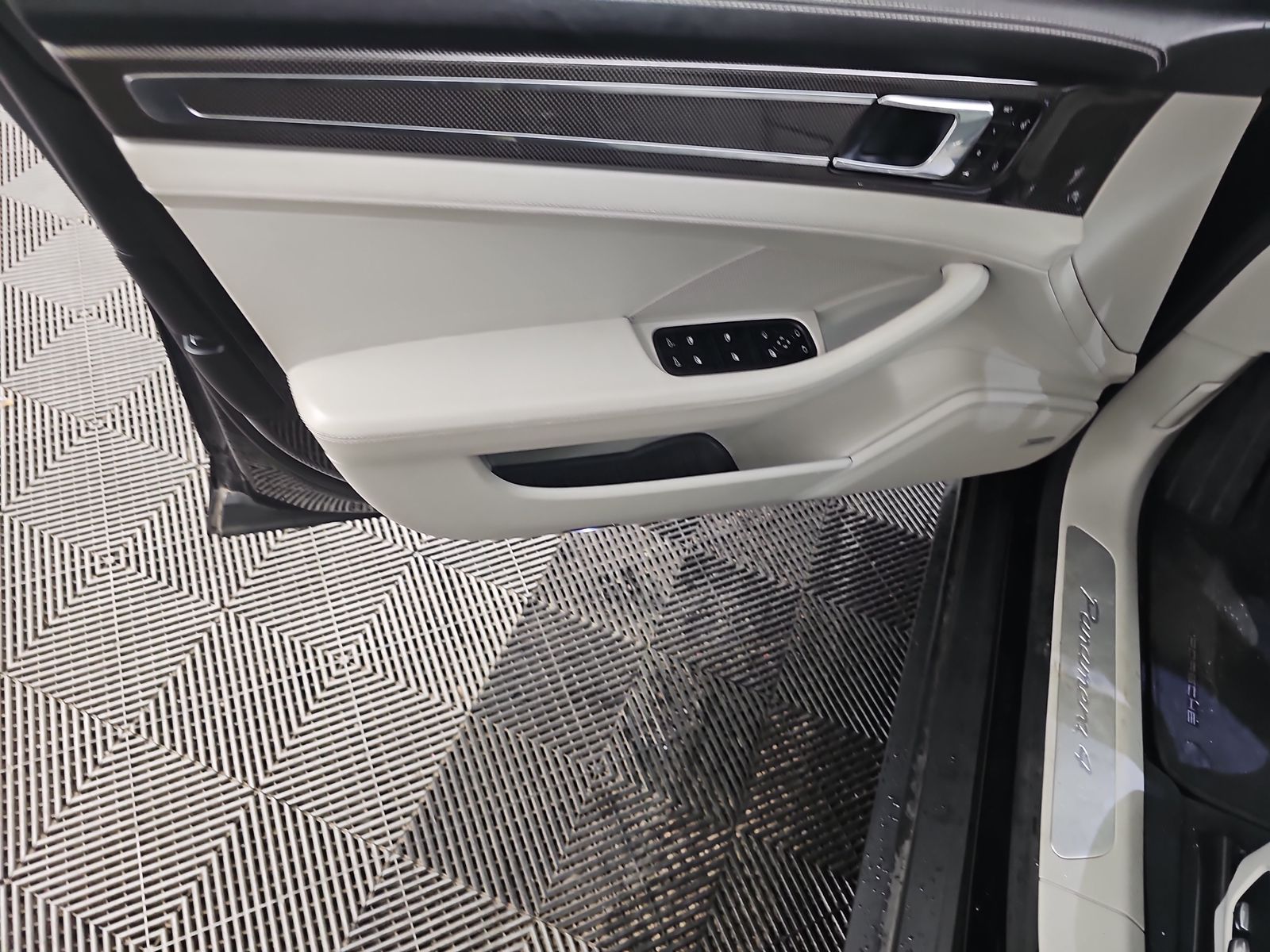 2017 Porsche Panamera 4 AWD