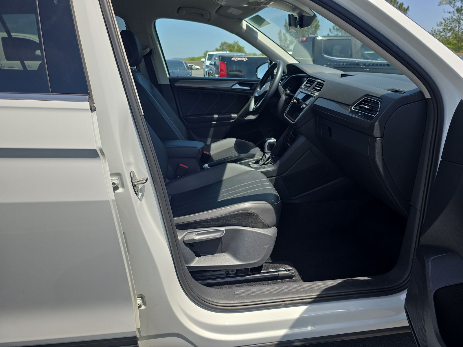 2024 Volkswagen Tiguan 2.0T SE FWD