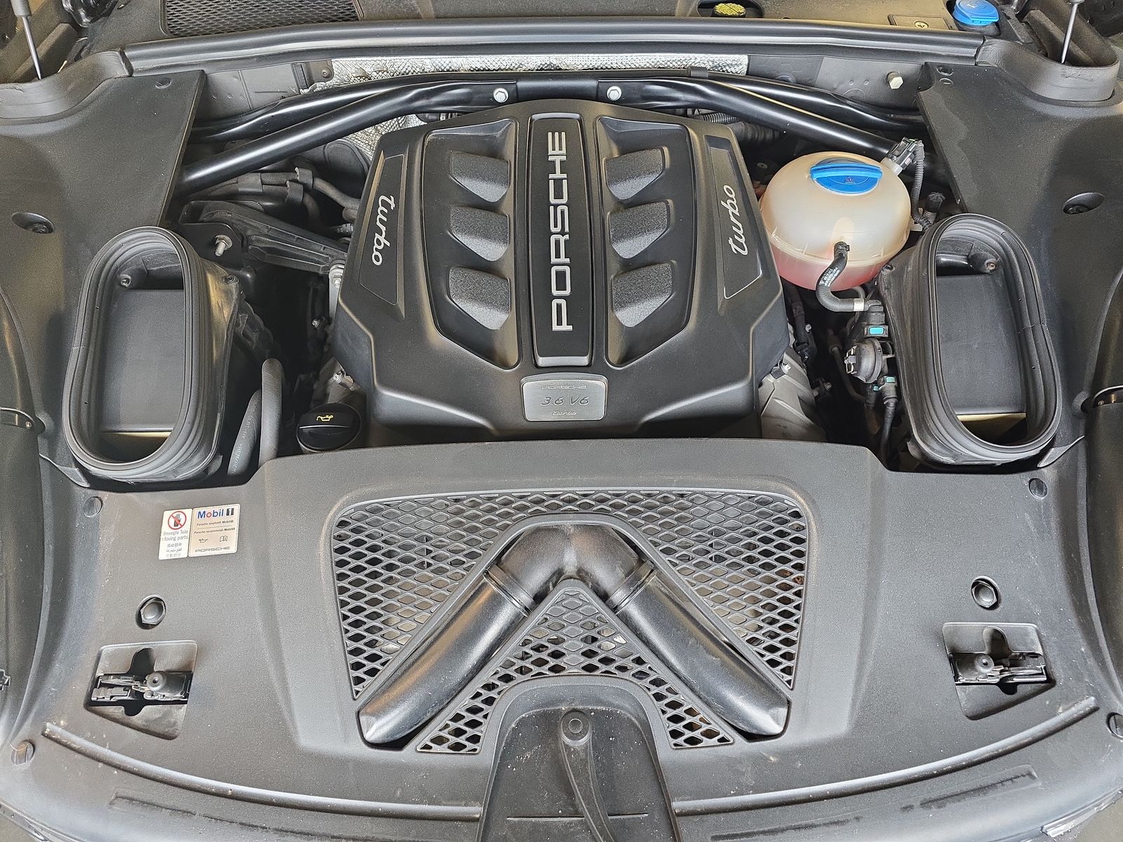 2015 Porsche Macan Turbo AWD