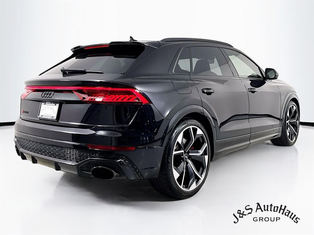 Audi RS Q8 снимка Audi RS Q8