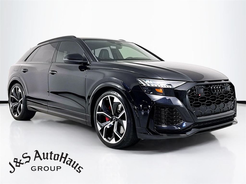 Audi RS Q8 снимка Audi RS Q8