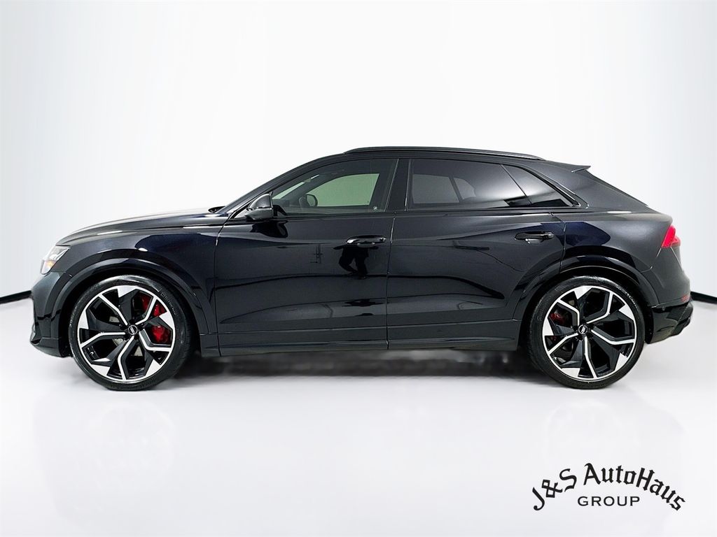 Audi RS Q8 снимка Audi RS Q8