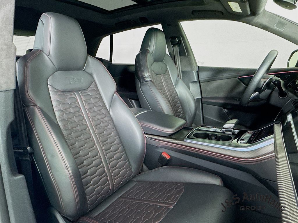 Audi RS Q8 снимка Audi RS Q8