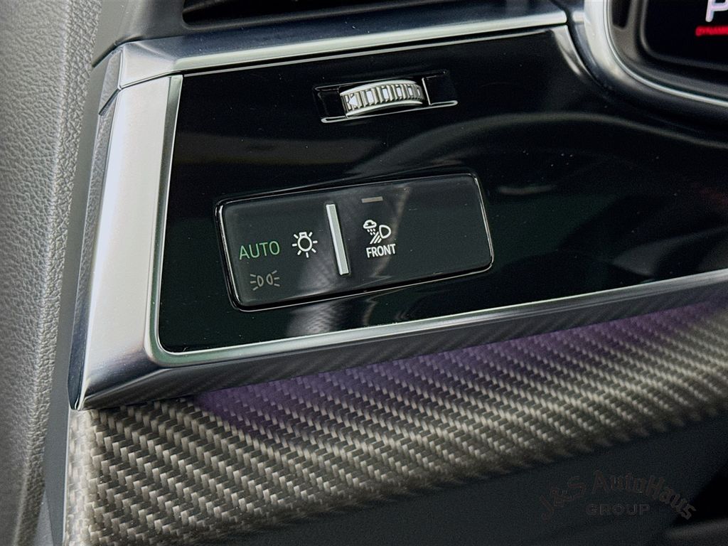 Audi RS Q8 снимка Audi RS Q8