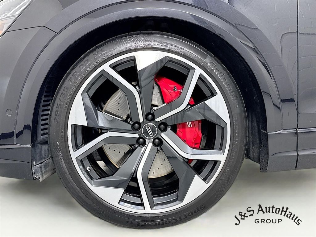 Audi RS Q8 снимка Audi RS Q8