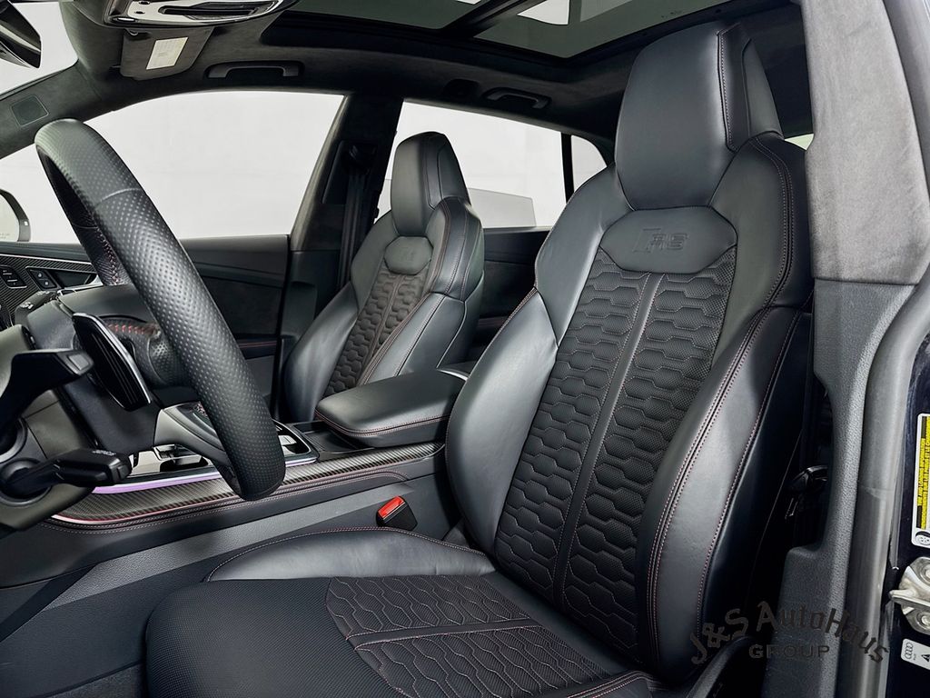 Audi RS Q8 снимка Audi RS Q8