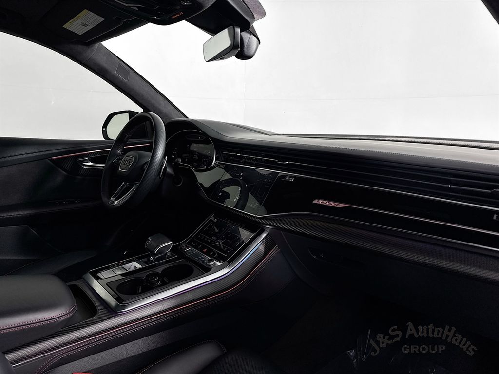 Audi RS Q8 снимка Audi RS Q8
